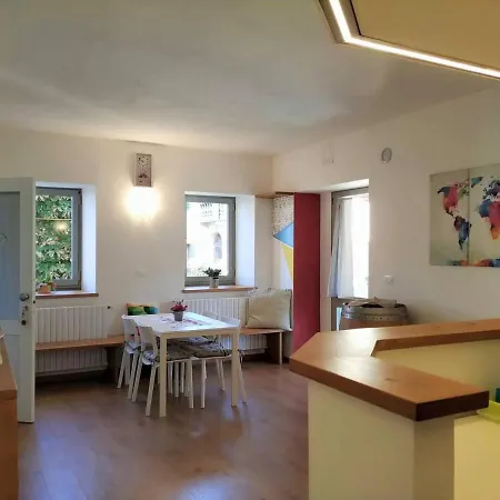 Estro Dolomiti Apartamento *